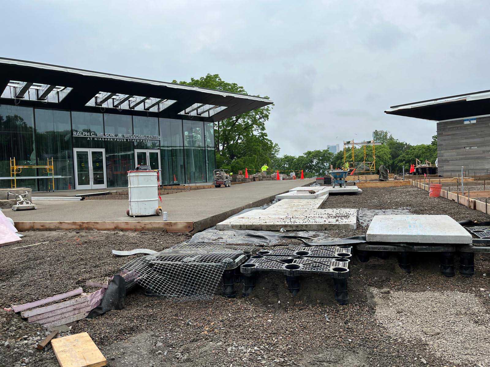Niagra-Falls-Visitor-Center-11