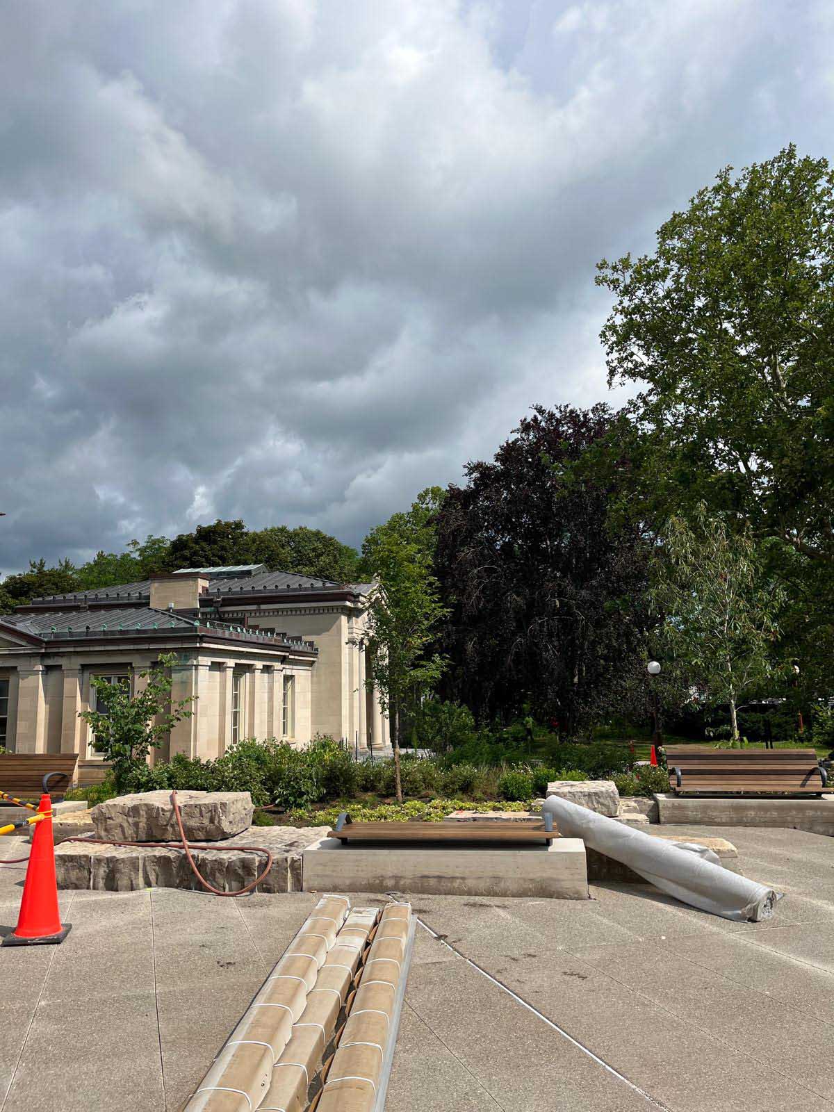 Niagra-Falls-Visitor-Center-20