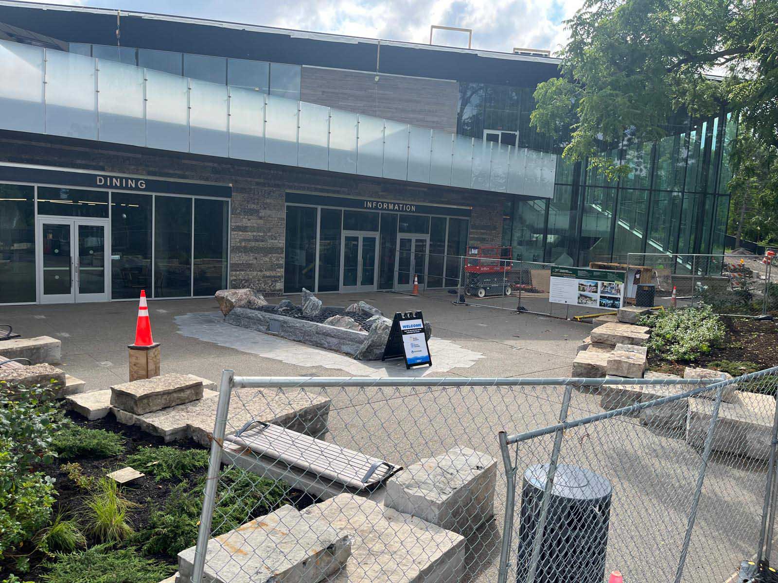 Niagra-Falls-Visitor-Center-27